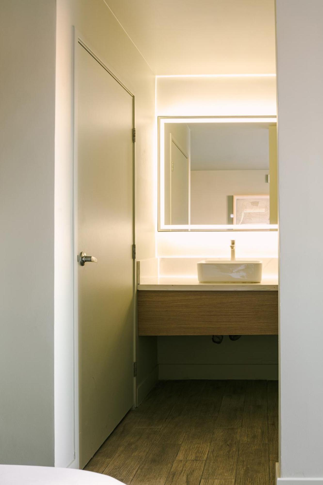 Sonder Solarena Hotel Newport Beach Room photo